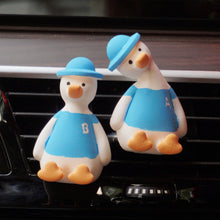 Laden Sie das Bild in den Galerie-Viewer, Car car aromatherapy cartoon refueling duck out of the wind, aromatherapy car, decorative creative ornament decoration - KTStechnixx